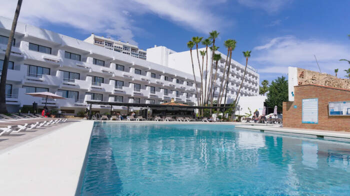 I bor på det 4-stjernede hotel Bluesea Al Andalus.