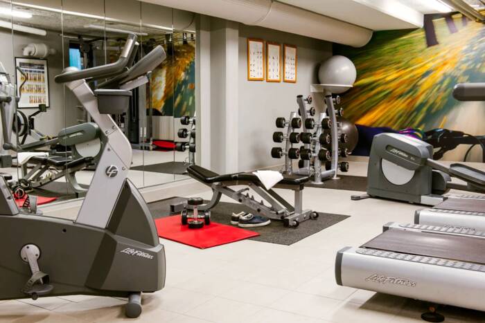 Benyt hotellets veludstyrede fitnesscenter.